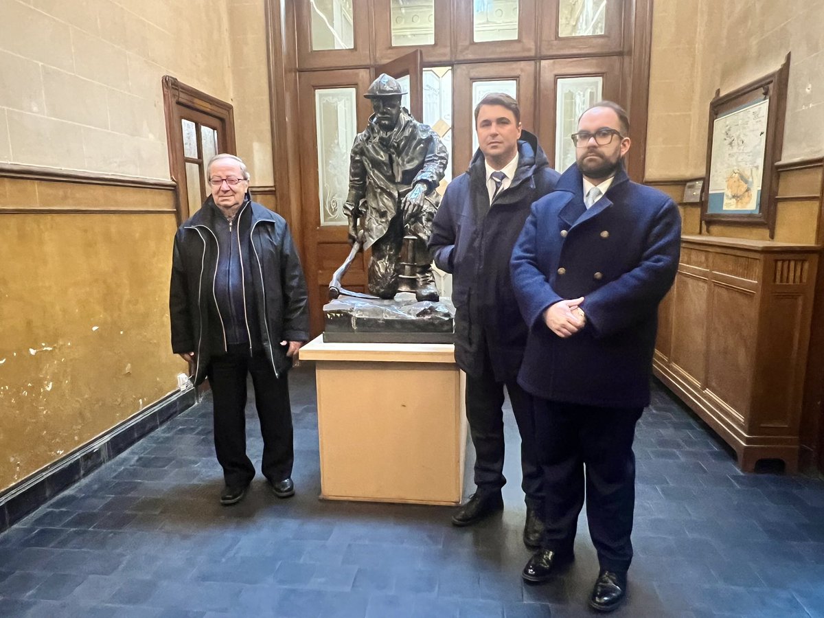 #VisiteIstituzionali

Gli Ecc. mi Capitani Reggenti Matteo Rossi e Lorenzo Bugli incontrano la Fratellanza Sammarinese del Belgio 🇸🇲🇧🇪 a  La Louvière e fanno visita al Sito minerario di Bois-du-Luc.

👇
reggenzadellarepubblica.sm/pub1/ReggenzaS…