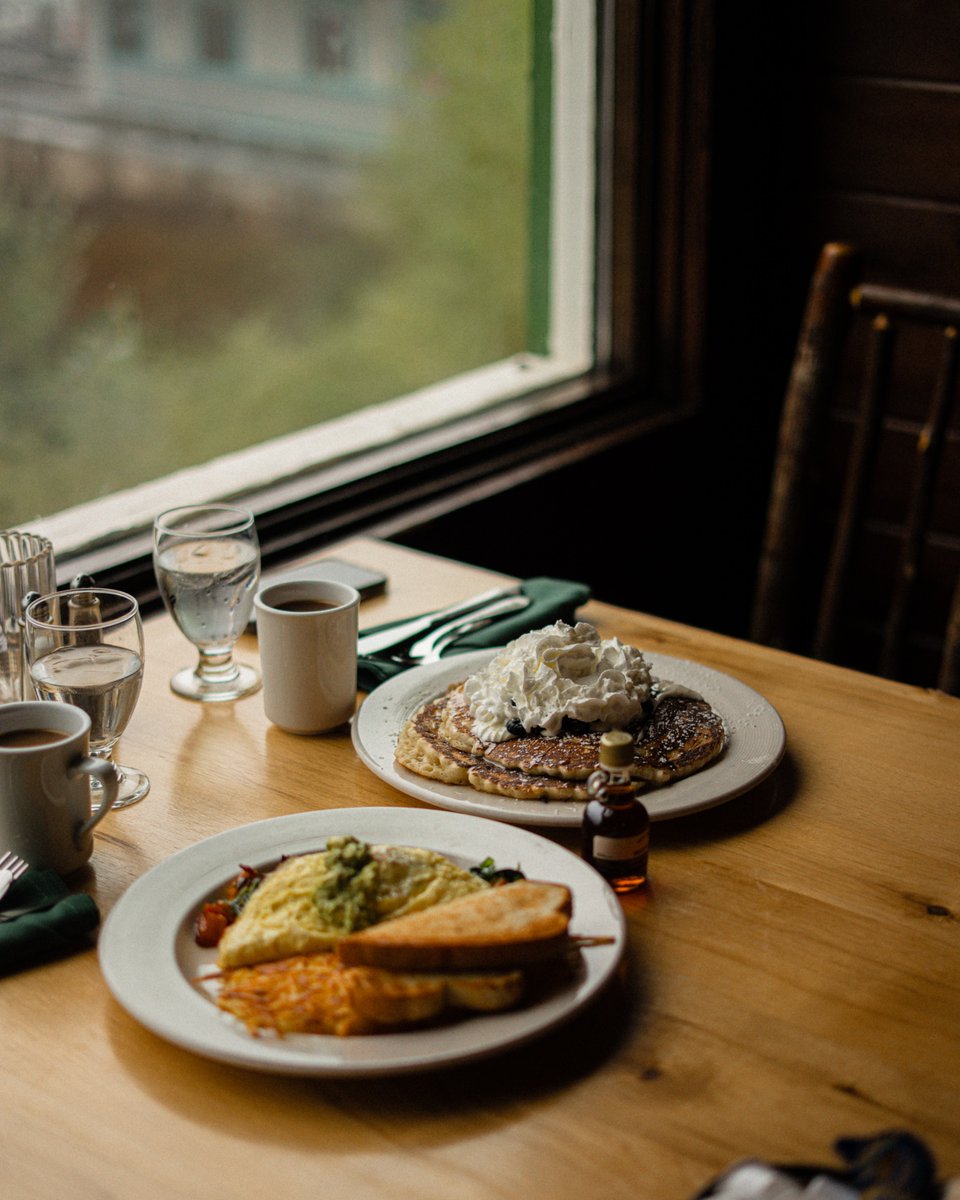Start your day with a warm, comforting breakfast at Ducey’s on the Lake - fluffy pancakes, hearty classics, lake-view coffee, and those cozy mountain-morning vibes we all love.

Whether you’re fueling up for a Yosemite adventure or easing into a slow morning, we’re here with