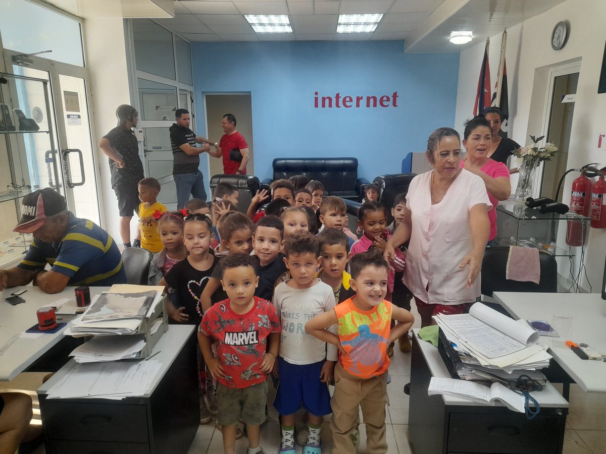 Asalto por parte de los niños de 5to año de vida del Circulo Infantil Botoncitos de Rosa al #CTManati
#EtecsaConCuba 
<a href="/Misael_ASR87/">Misael Alcides Santiesteban Rodríguez</a> 
<a href="/comunicacionltu/">Las Tunas en red💫</a>