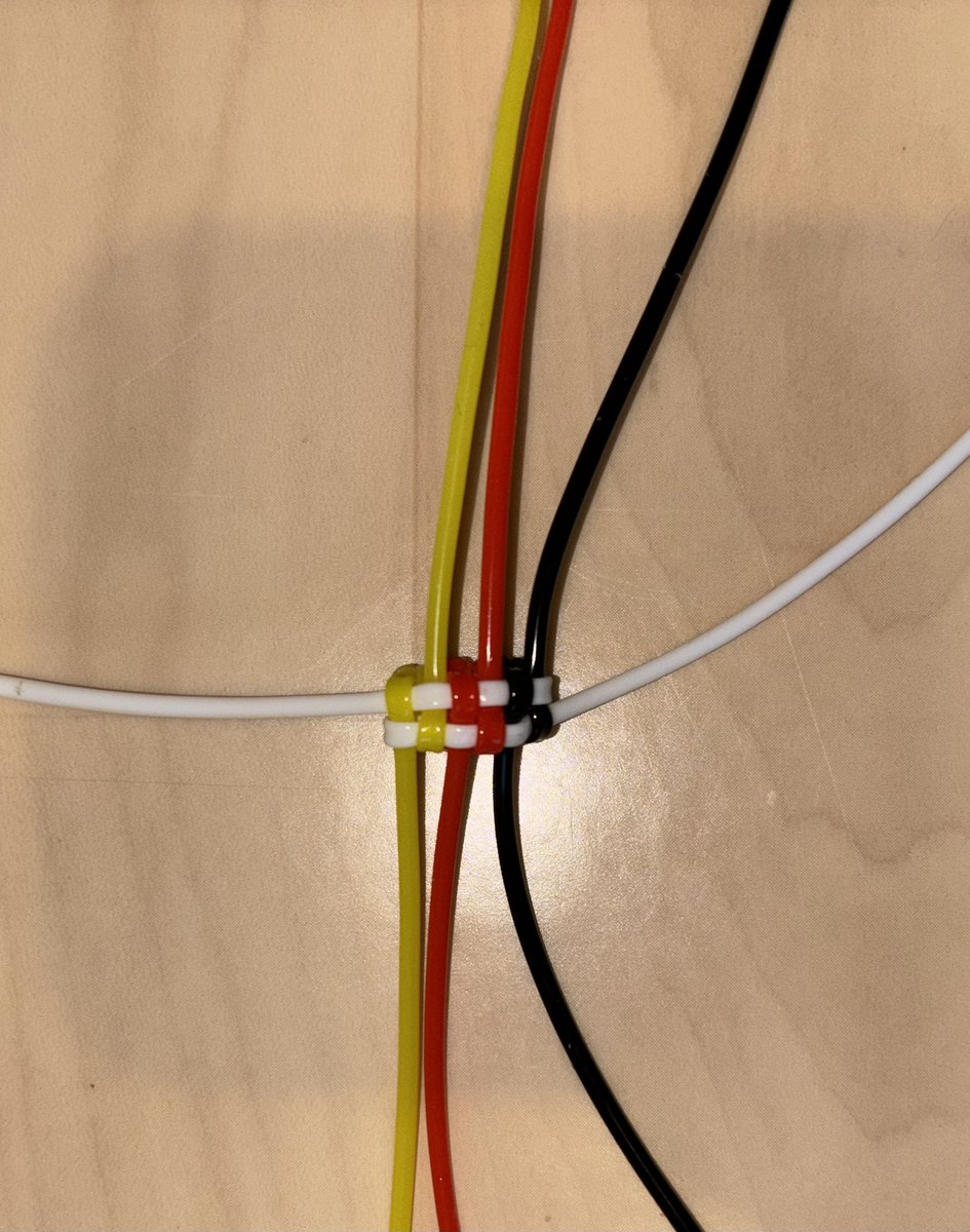 Ich war jetzt eine Woche ohne Social Media. Und es hat mir richtig gut getan. Trotz Krankheit habe ich das Basteln für mich wiederentdeckt. Du kannst so viele tolle Dinge erschaffen, wenn du nicht den ganzen Tag vorm Bildschirm hockst. Keine belastenden Nachrichten. Nur du. 💖