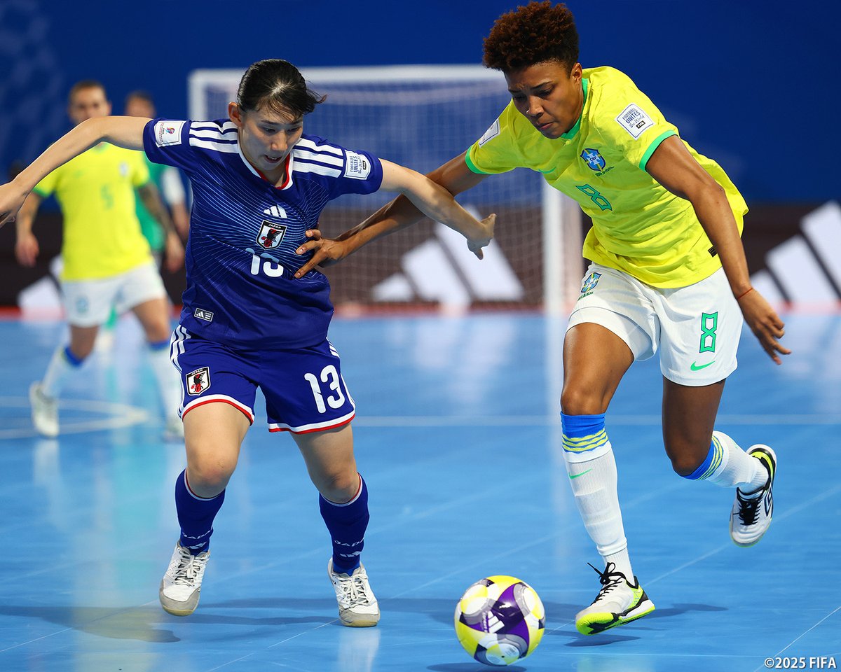 jfa_nadeshiko's tweet photo. 🔹フットサル日本女子代表🔹

FIFAランキング1位のブラジル相手に1点を返すも、1-6で敗戦。
史上初めて開催されたワールドカップは、ベスト8で戦いの幕を閉じました。

世界のレベルを肌で感じた選手たちは、この舞台に戻るために成長を続けていきます。
引き続き、皆さんの熱いサポートをよろしくお願いします。

#FutsalWWC @FIFAWWC
#jfa #daihyo #夢への勇気を 
#フットサル #フットサル日本女子代表