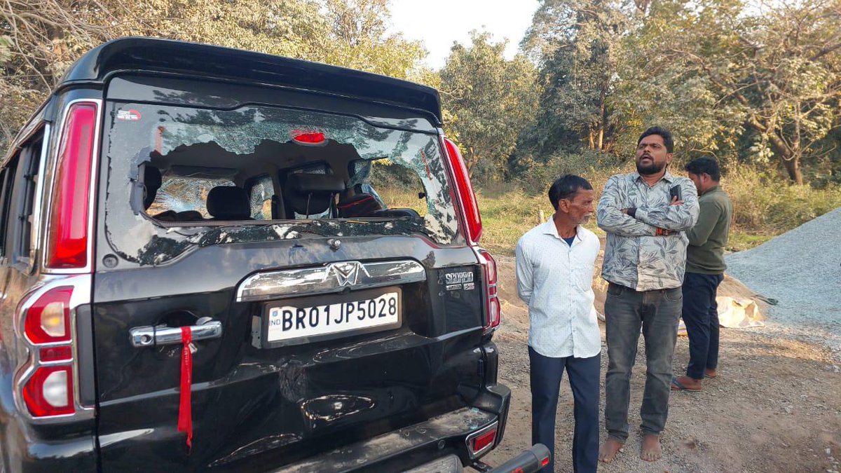prabhatkhabar's tweet photo. बिहार : बिहटा में दिनदहाड़े लूट और हमला, जमीन कारोबारी से 11 लाख नकद और दो सोने की चैन छीनी गई, अपराधी फरार.
#Behta #BiharCrime #LootAlert #BreakingNews #PoliceInvestigation #Prabhatkhabar https://t.co/wGp7uZtcuo