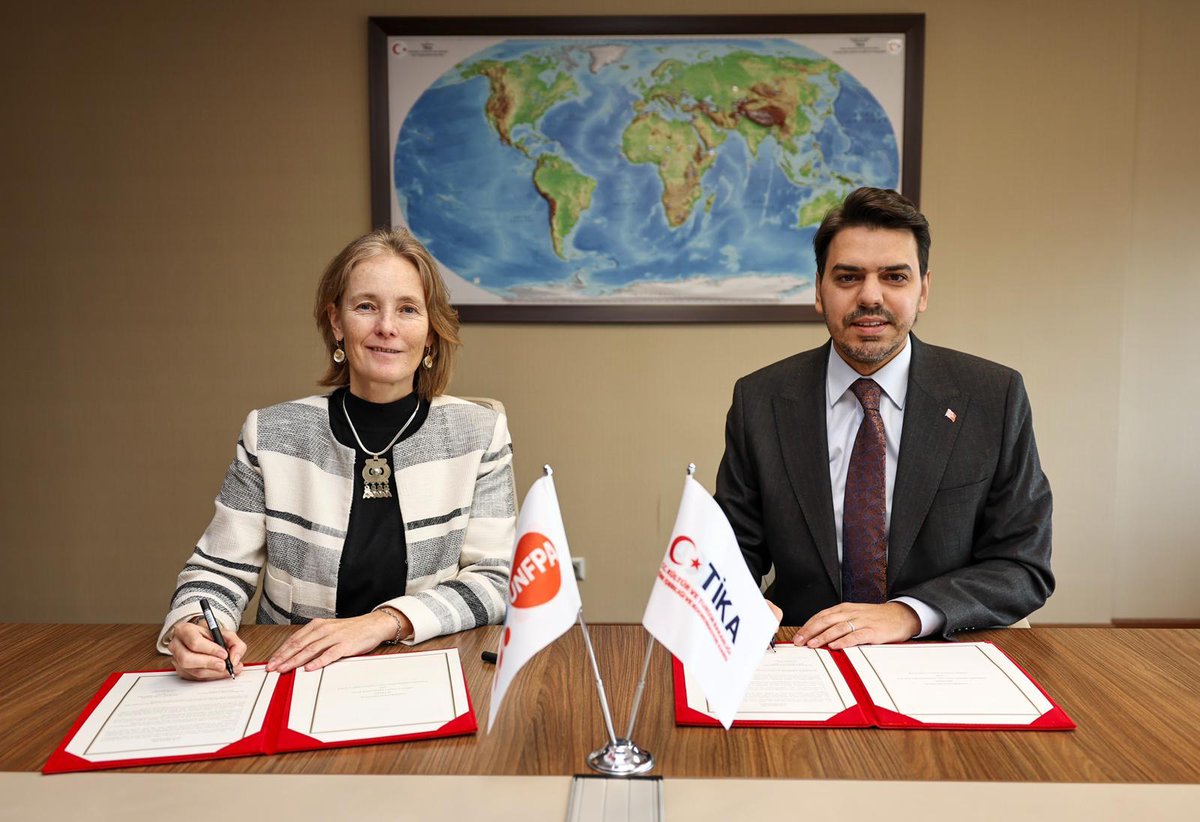 unfpaeecaro's tweet image. We’re strengthening our cooperation with TIKA by signing a global partnership agreement between @unfpaeecaro RD Florence Bauer &amp;amp; @Tika_Turkiye  President Abdullah Eren.🤝 Together, we will expand life-saving services for women &amp;amp; girls worldwide. #LeaveNoOneBehind #PartnersAtCore