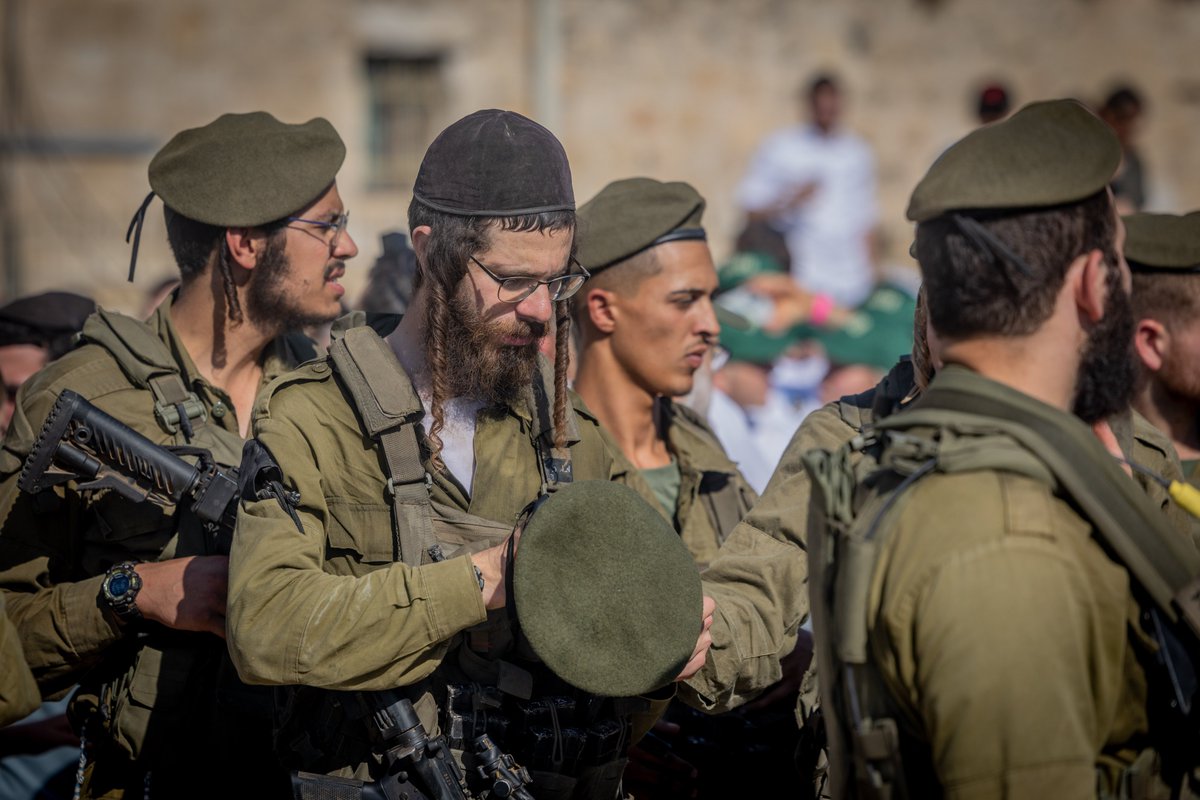 ממה שאתם מכירים, האם אתם בעד או נגד חוק הגיוס? השיבו בסקר סרוגים >>> srugim.co.il/?p=1271293