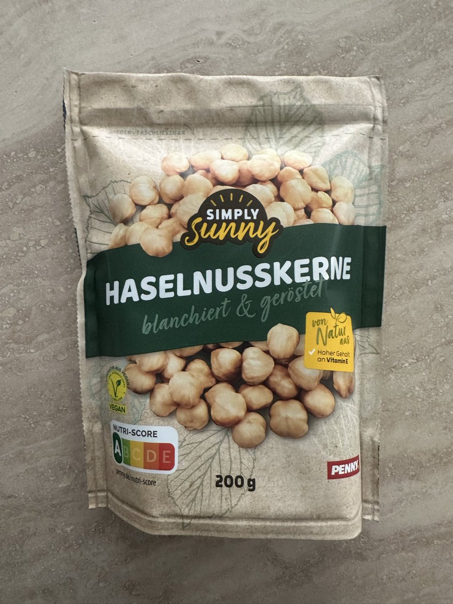 murgiosman's tweet photo. @ProfDrYavuzKaya Almanya’da 2,99 Euro ya satıyorlar, çifte kavurulmuş Fındığı. Kim kimi kıskanıyor anlamış değilim. https://t.co/lo3NSPIbKg