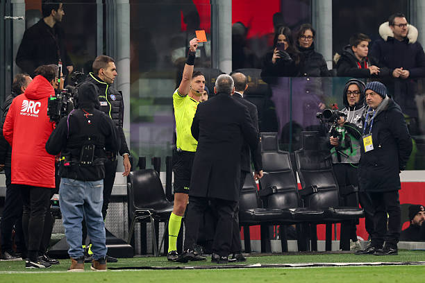 🗣️ Allegri: "Every time you referee." 
🟥 Collu shows the red card