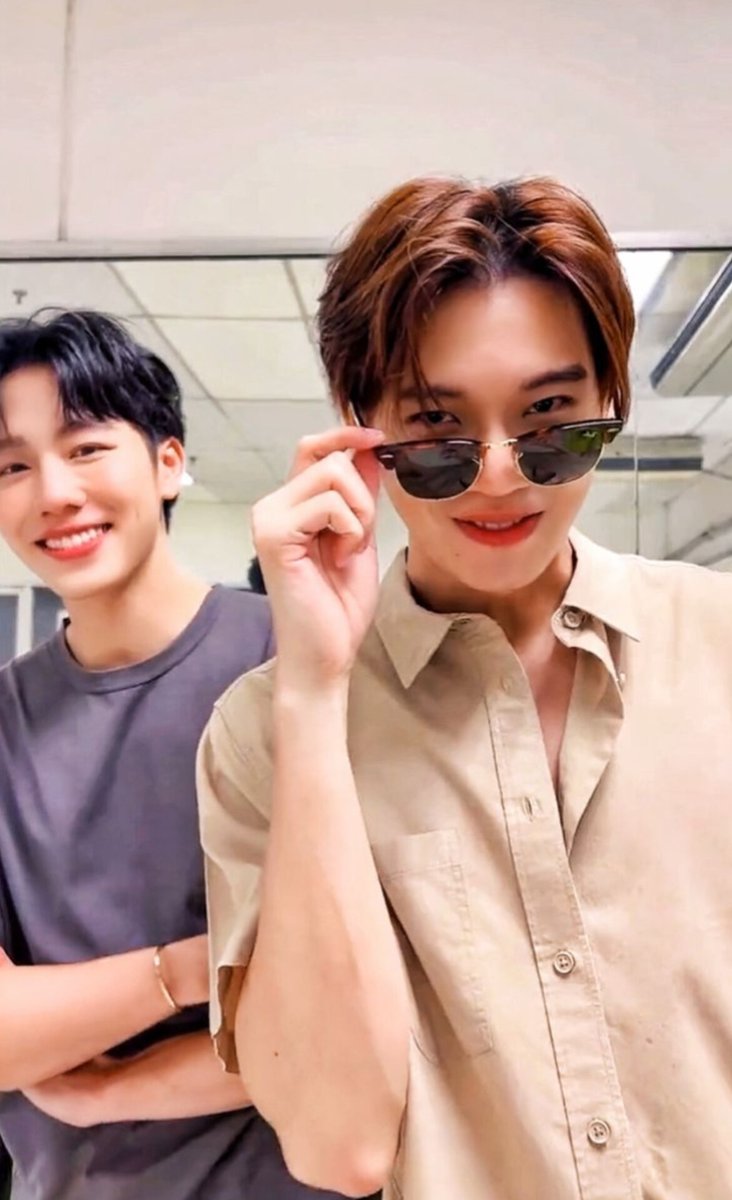 WanaAnanYW's tweet image. เป้ะเลย 5555555555

...
#yinyin_anw RTForYin10K #warwanarat RTForW10K 
#หยิ่นวอร์ #YINWAR