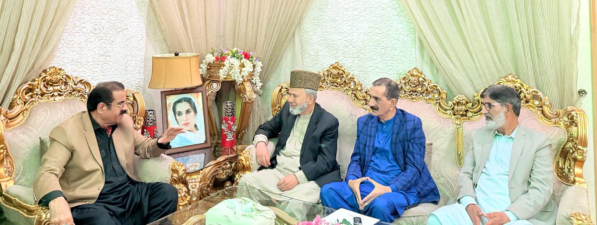 aphcjkofficial's tweet photo. APHC delegation met PPP AJK President Chaudhry Muhammad Yasin in Islamabad, briefing him on the worsening situation and rights violations in IIOJK. Yasin reaffirmed unwavering support, pledged full participation in the Dec 10 Kotli rally, and praised APHC’s steadfast struggle. https://t.co/9cYQngNjDC