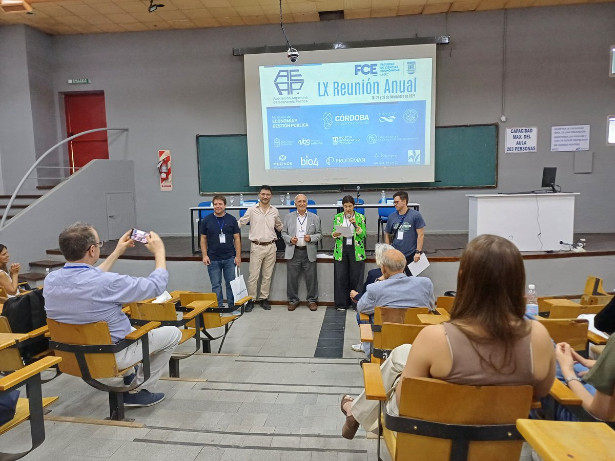 iiep_oficial's tweet image. Compartimos una foto de la delegación del @iiep_oficial que asistió a la LX Reunión Anual de la @AAEPoficial. En el evento, el trabajo de un integrante del @mesi_iiep, @MichelenaBjj, fue distinguido con la mención especial de la #ANCE.