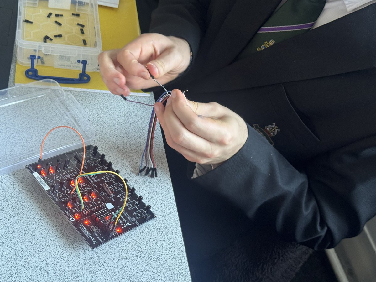 DHSB_MrScott's tweet image. Year 13 are using the logic and arithmetic kits from @unisouthampton @theUKESF to explore logic problems, Karnaugh maps and D-type flip-flops in Computer Science this afternoon #ALevelComputerScience #H446 💻 → #ComputerScience @dhsboys