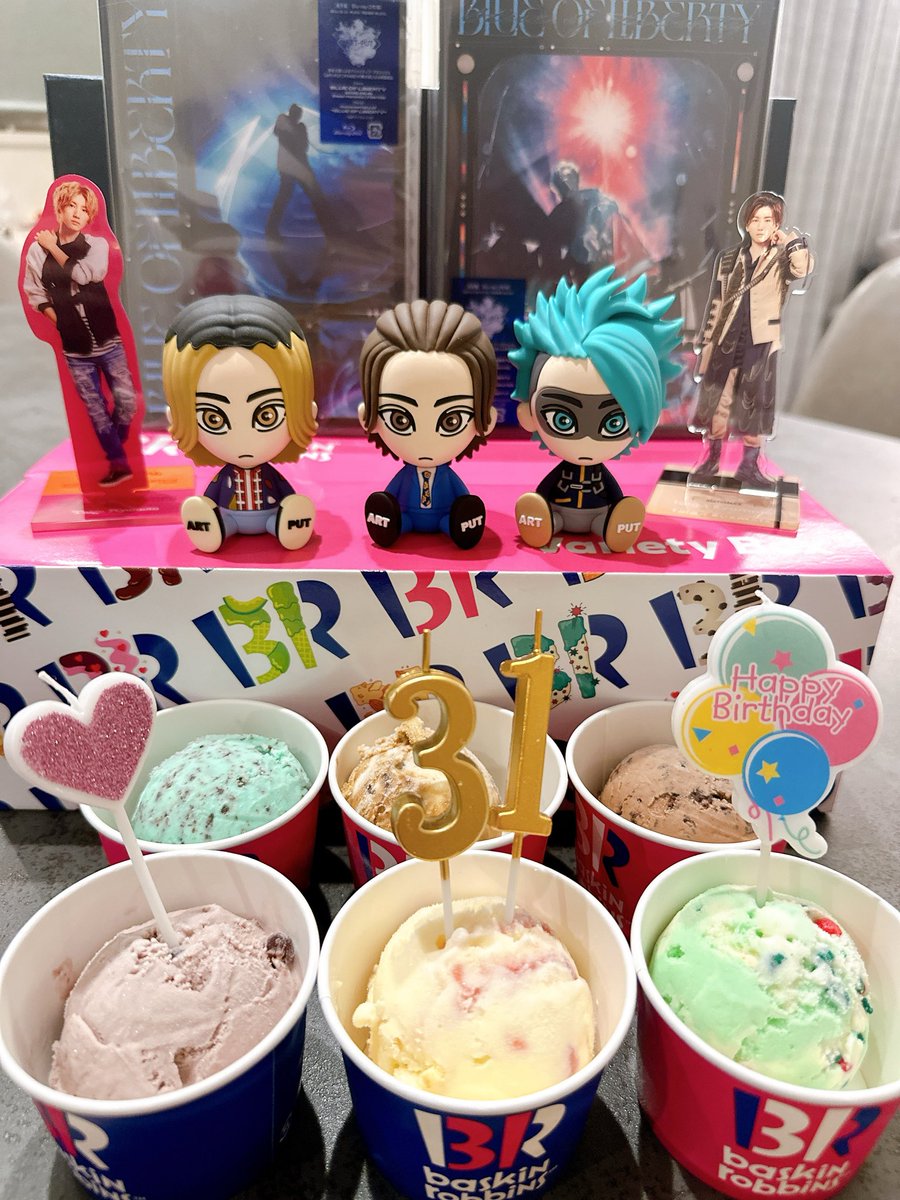 chiipom0131's tweet photo. 31歳おめでとうございます🎂
ファンとしても盛り沢山の１年で
本当に楽しかった〜！！！

かつてのCMを思い出しながら
サーティワンのアイスでお祝い🍨🩷
今もストロベリーチーズケーキが好きで合ってるのか？(大納言あずきも買った)

#京本大我生誕祭2025
#HappyBirthdayTaiga  
#才貌両全日々カオス https://t.co/YPP5Zw85VD