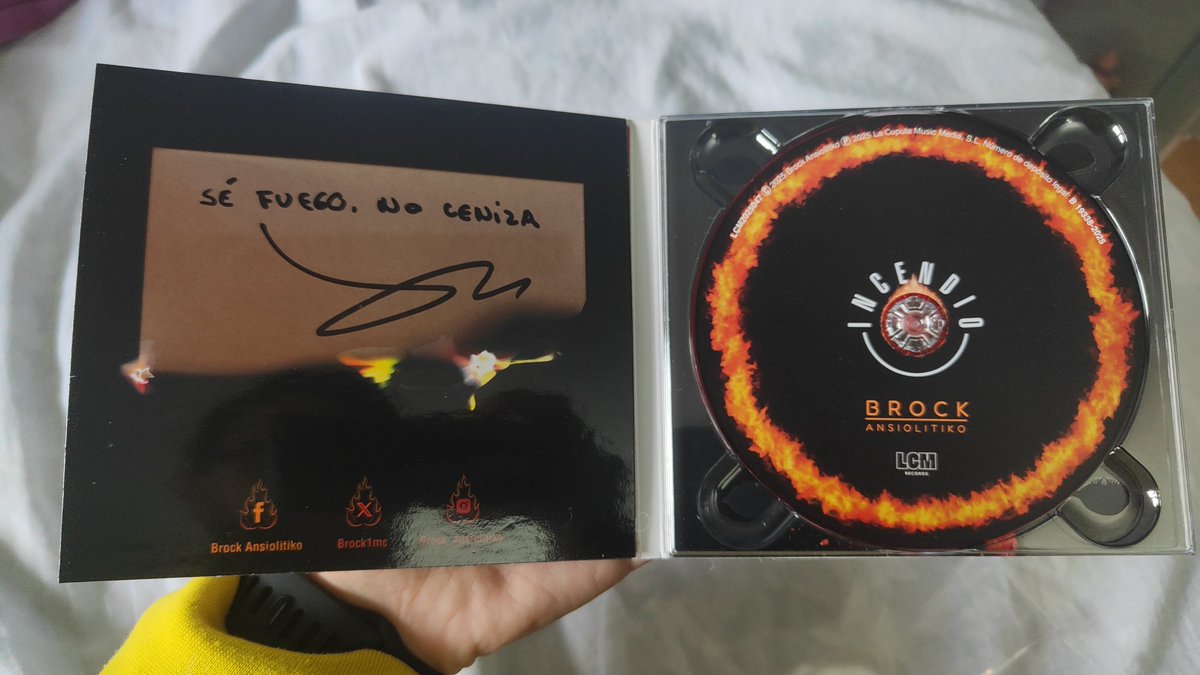 FoxofireRap's tweet photo. Esta mañana me ha llegado la adquisición del año. Gracias, @Brock1mc. Seré fuego y no ceniza ❤️‍🔥. #niñoroto https://t.co/wt5Sca2eAj