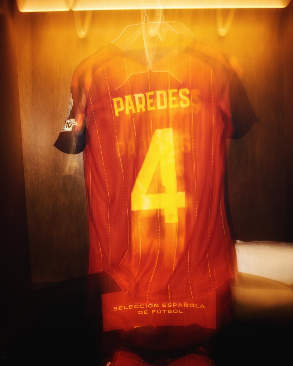 ✨ Hay días en los que nuestro vestuario tiene un 𝗯𝗿𝗶𝗹𝗹𝗼 𝗲𝘀𝗽𝗲𝗰𝗶𝗮𝗹.

Hoy es uno de esos días.

#LaFinalContigo | #JugarLucharYGanar