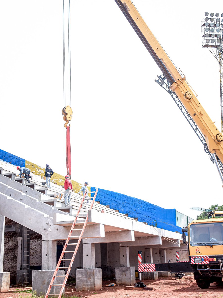 𝗘𝗻𝗳𝗼𝗰𝗮𝗱𝗼𝘀 𝗲𝗻 𝗹𝗼 𝗾𝘂𝗲 𝘀𝗲 𝘃𝗶𝗲𝗻𝗲. 🔜 2026.

El proceso de colocación de la estructura en el sector de Preferencias del Nuevo Feliciano Cáceres sigue a buen ritmo. 🏟️🔥

¡Vamos Luqueño! 💛💙