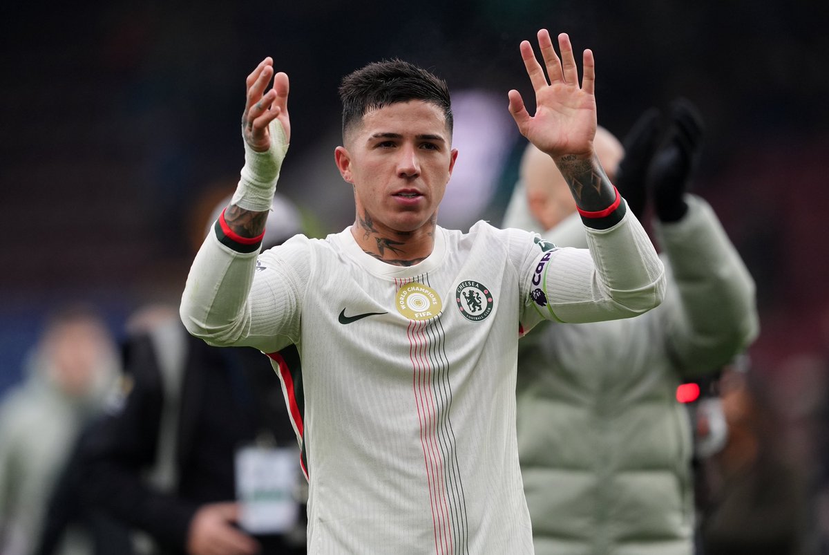 ActuFoot_'s tweet image. 🚨 « 𝗖’𝗘́𝗧𝗔𝗜𝗧 𝗨𝗡 𝗠𝗢𝗠𝗘𝗡𝗧 𝗗’𝗘𝗨𝗣𝗛𝗢𝗥𝗜𝗘 𝗢𝗨̀ 𝗝𝗘 𝗡𝗘 𝗩𝗢𝗨𝗟𝗔𝗜𝗦 𝗕𝗟𝗘𝗦𝗦𝗘𝗥 𝗣𝗘𝗥𝗦𝗢𝗡𝗡𝗘. » 😔

Enzo Fernandez 🇦🇷 revient sur la polémique des chants racistes envers l’Équipe de France avec sa sélection :

« 𝗖𝗲 𝗾𝘂𝗶 𝘀'𝗲𝘀𝘁 𝗽𝗮𝘀𝘀𝗲́ 𝗻𝗲…