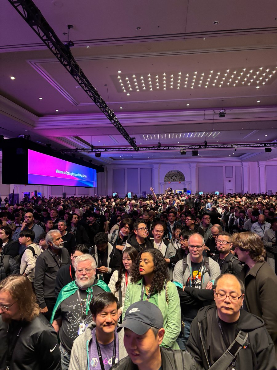 Lockhead's tweet image. Can you spot @mistwire waiting for the #AWSreInvent keynote ❤️❤️❤️??? #CloudComputing #AWS