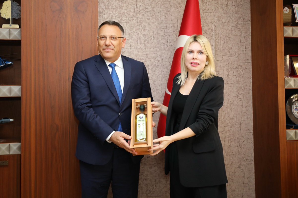 Iğdır Üniversitesi Rektörü Prof. Dr. Ekrem Gürel’i üniversitemizde ağırlamaktan büyük memnuniyet duydum.
Nazik ziyareti ve kıymetli sohbeti için Sayın <a href="/EkremGurel/">Prof. Dr. Ekrem Gürel</a>’e teşekkür ediyorum.