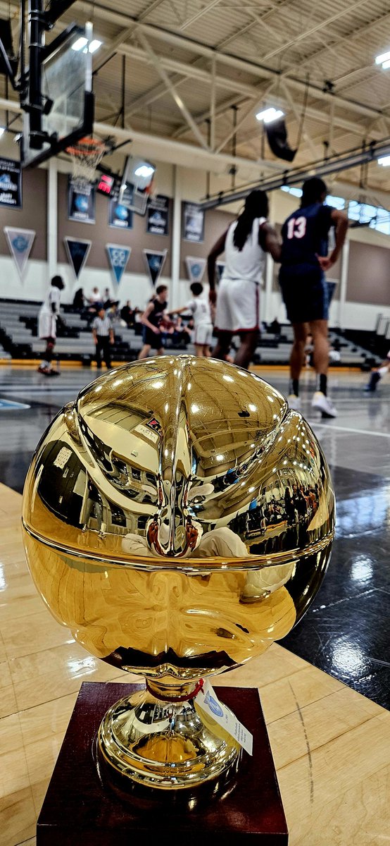 MonarchSportsAZ's tweet photo. Congratulations to Centennial (Peoria, AZ) as they earned the LV8 Invitational Championship🏆w a thrilling 54-50 (OT) win over Pinnacle (Phoenix, AZ).   Good win for first-year HC, Zach Hettel.

Look for All-Tournament selections this morning! https://t.co/ghYpmzepuV