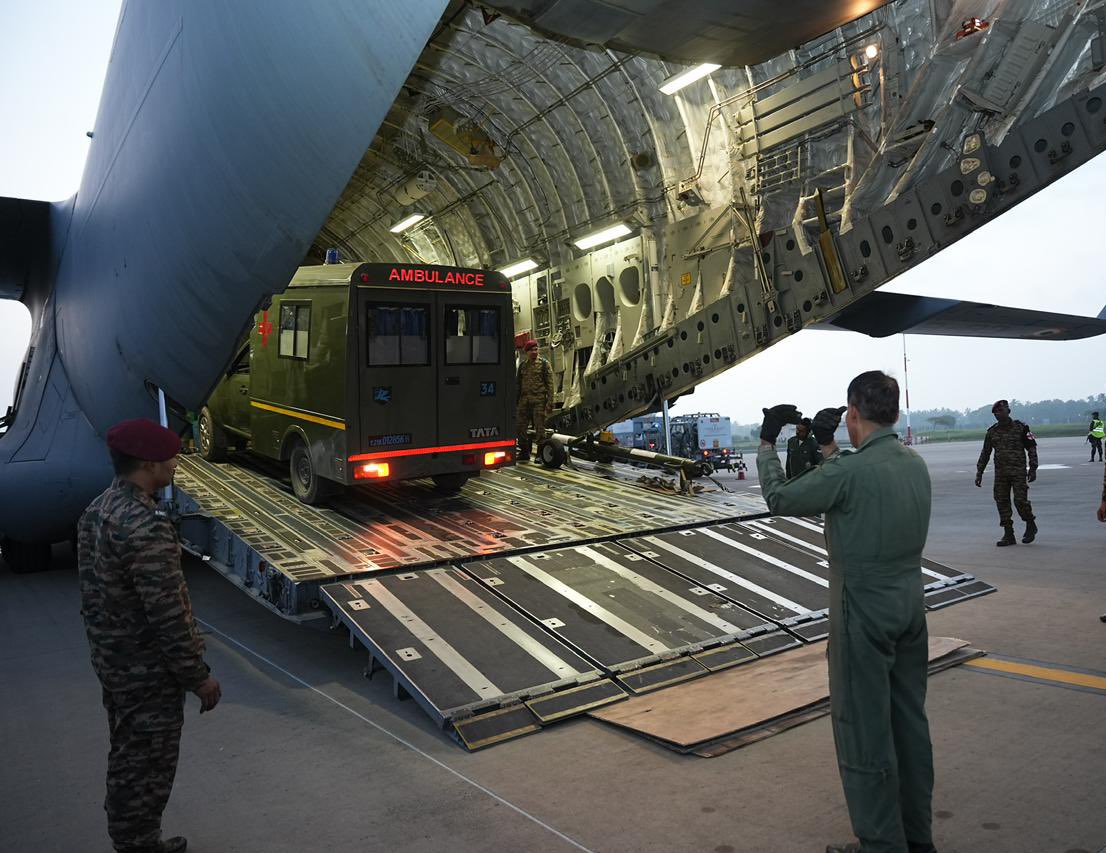 DrSJaishankar's tweet image. An @IAF_MCC C-17 transport aircraft with a self-contained, modular field hospital, over 70 medical &amp;amp; support personnel, and vehicles, landed in Colombo. 

🇮🇳 continues to aid 🇱🇰 efforts at flood relief.

#OperationSagarBandhu