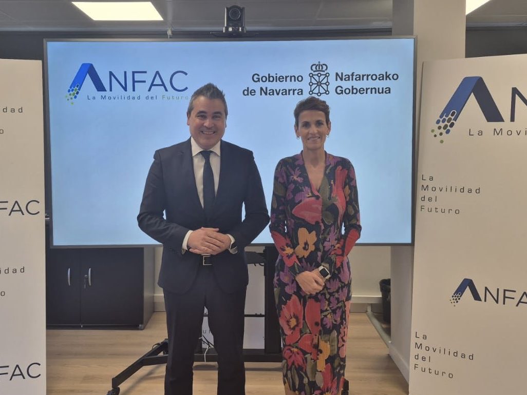 mavichina's tweet photo. He trasladado a @AnfacAutomovil que Navarra mantendrá las ayudas a la electrificación de la movilidad y el apoyo a la industria.

El sector automoción es el que más peso tiene en el PIB industrial de Navarra, comunidad más industrializada de España. https://t.co/2nRYznuNfa
