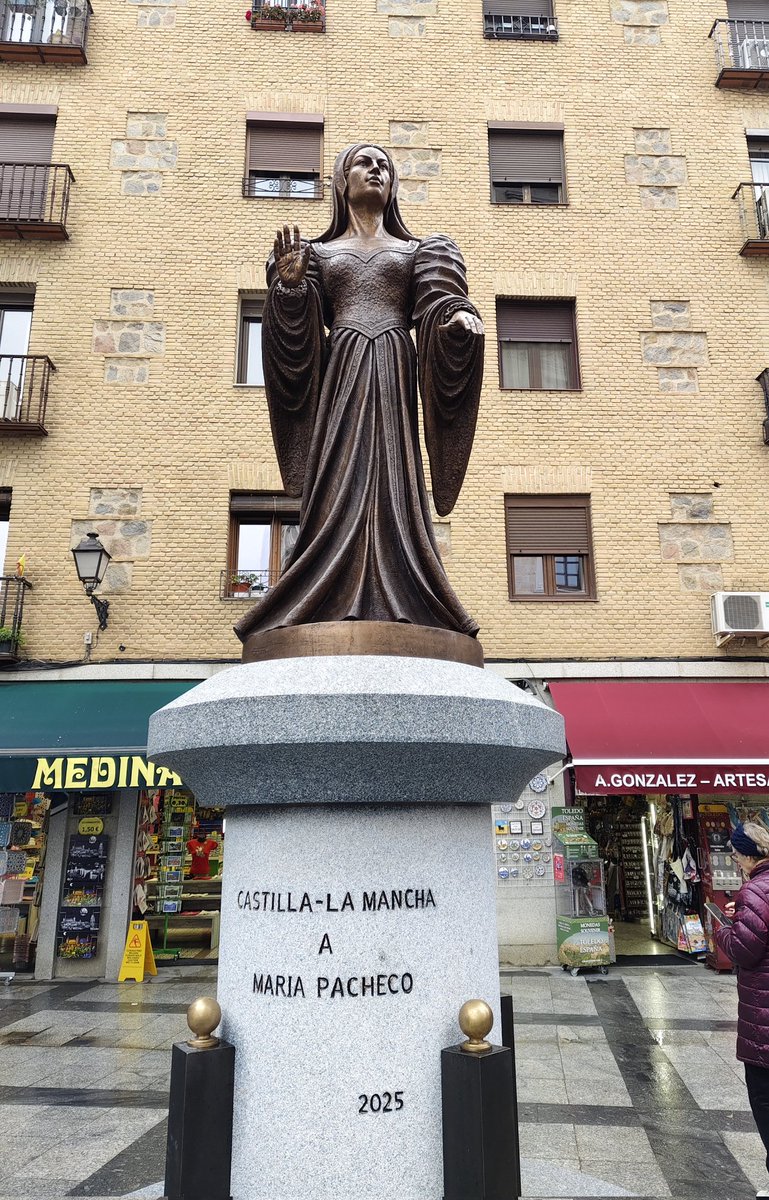 Accion_CyL's tweet photo. ¡Por fin se hace justicia!

María de Pacheco ya tiene estatua en Toledo, ciudad en la que mantuvo la rebelión varios meses más tras la derrota de los Comuneros en Villalar.

María, primera mujer en dirigir un ejército, jamás se rindió.
Hoy más que nunca, ¡un ejemplo para todos!🔥 https://t.co/Vnh5C102hJ