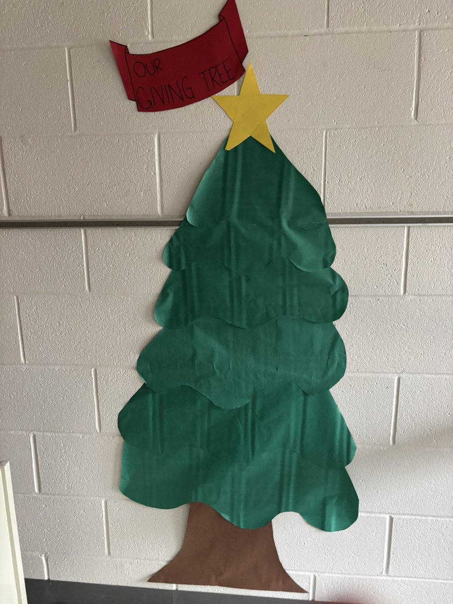 MrsHayesfam's tweet image. Thx sis!  We love celebrate Monday &amp;amp; honoring a different staff member each week ❤️
Also started our giving tree where kids earn ornament by spreading kindness at home, school or in community ❤️💚
Happy December all🎄🎅🏻