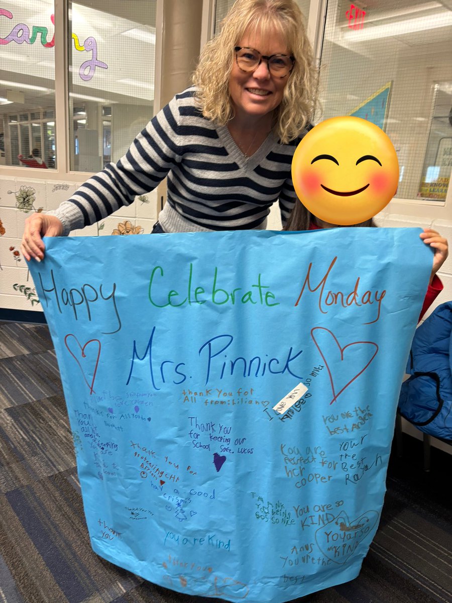 MrsHayesfam's tweet image. Thx sis!  We love celebrate Monday &amp;amp; honoring a different staff member each week ❤️
Also started our giving tree where kids earn ornament by spreading kindness at home, school or in community ❤️💚
Happy December all🎄🎅🏻