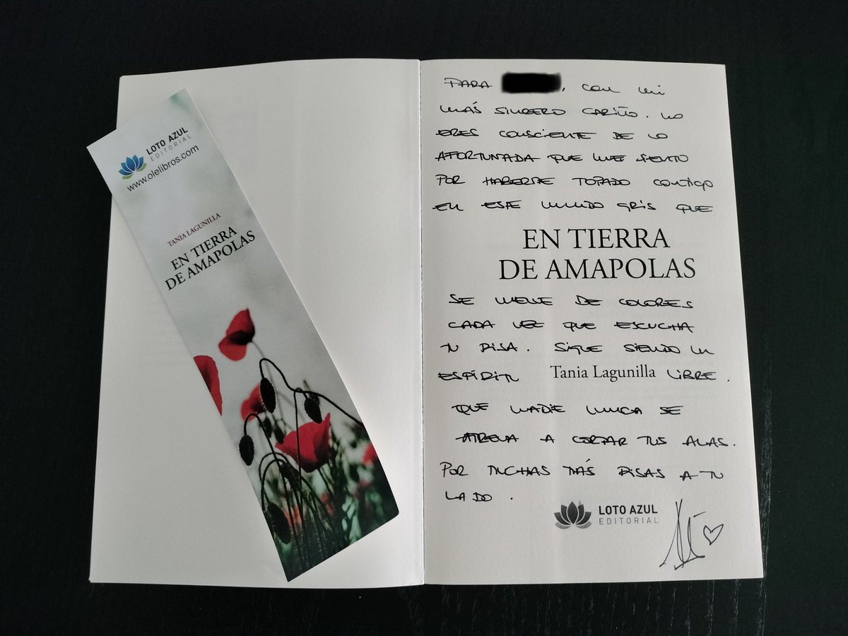 vuthy1Iiving's tweet photo. El mejor regalo para esta Navidad: 

“En tierra de amapolas” destaca por su premisa potente, la injusticia y el suspense de la huida. Su ambientación y la fuerza emocional del viaje de Carla logran una historia intensa y conmovedora.

Regala cultura 📖 https://t.co/JUQPk3hRZJ https://t.co/ZTGjeBnZVt