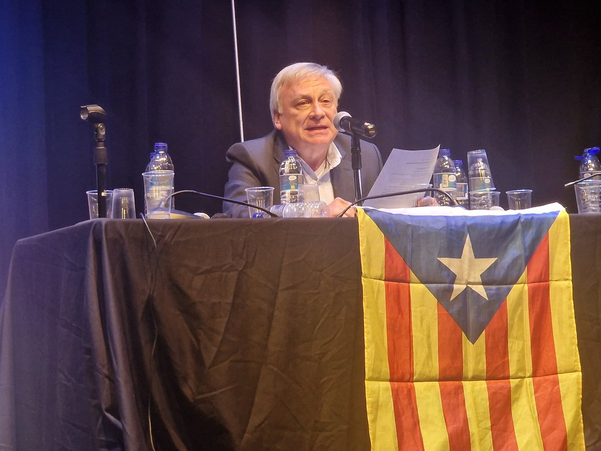 JvsleoEndavant's tweet image. Diumenge 1/12/25 Orfeó Martinenc de Bcn.  Cloenda encoratjadora de @josepserra11 del Congrés de fusió de @MovEsquerresCat i @AccioxRep .Units  reforçant @JuntsXCat per guanyar a les urnes. 
Visca la unitat del independentistes! Visca Catalunya Lliure! Seguim! ||☆||