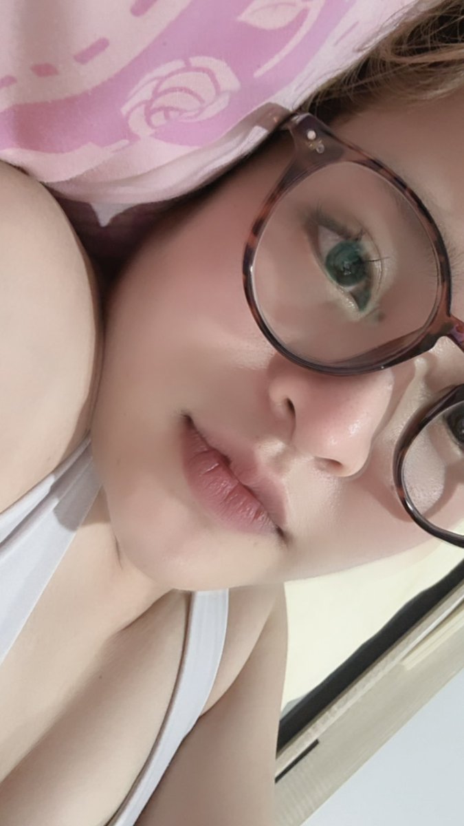 calledmenr's tweet photo. 👓 https://t.co/SUhNaz4jZk