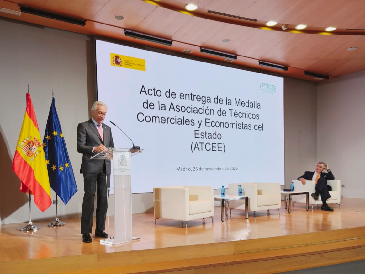 ✔️La ATCEE ha otorgado en 2025 la Medalla de la Asociación a Alfredo Bonet Baiget, en reconocimiento a su destacada trayectoria profesional y a su contribución al fortalecimiento y prestigio del Cuerpo de Técnicos Comerciales y Economistas del Estado.