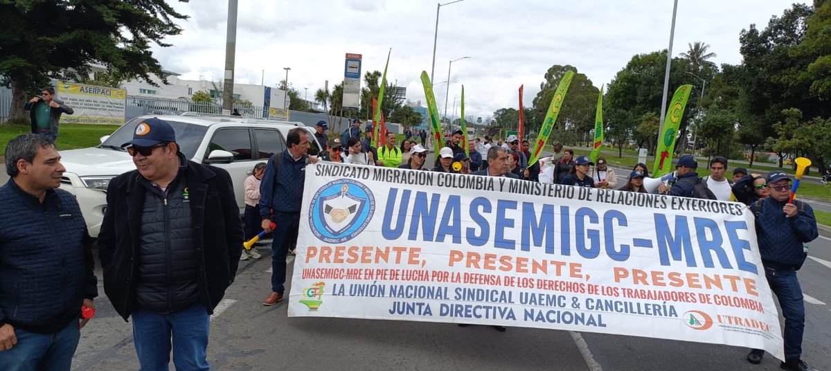 La <a href="/CGTCol/">CGT Oficial Colombia</a> y <a href="/UTRADECC/">UTRADEC - CGT</a> expresamos total solidaridad con las y los trabajadores de <a href="/UNASEMIGC1/">UNASEMIGC-MRE</a> en su movilización por la dignidad laboral y el respeto a los Acuerdos Colectivos.
Exigimos respeto a la autonomía y libertad sindical, NO MÁS persecución sindical y diálogo real.