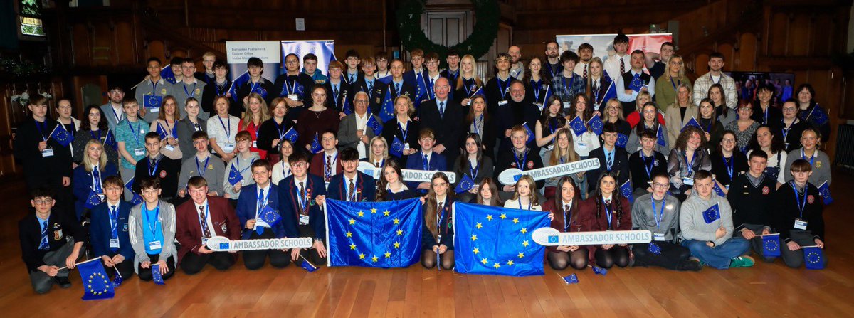 EPIreland_Edu's tweet photo. Engaging discussions this afternoon as #AmbassadorSchools explore EU–Northern Ireland relations with an expert panel in Derry/Londonderry:

🗣️ Kathleen Funchion, current MEP
🗣️ Mark Durkan, former Deputy First Minister of NI
🗣️ John Cushnahan, former MEP https://t.co/PgWGIBEuhm