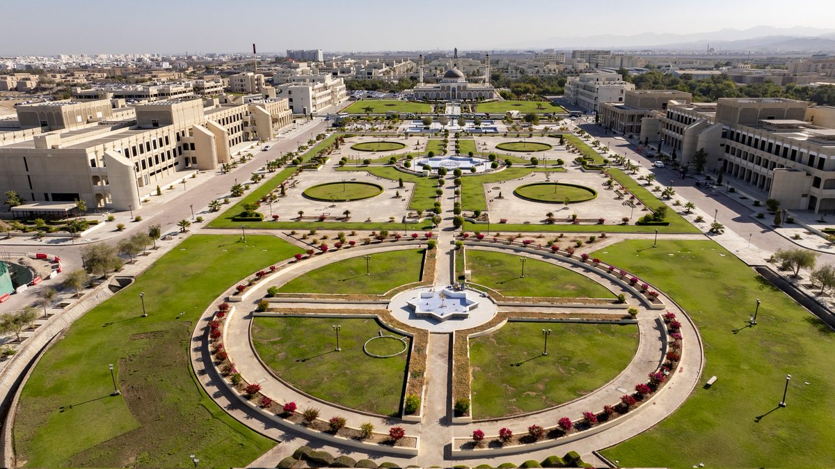 Ismail118202957's tweet photo. عامان من الزمن وما تزال جامعة السلطان قابوس معلقة في قلبي تضيئ مخيلتي كأنني لم اغادرها قط.. الصور التقطتها بالامس
#جامعة_السلطان_قابوس https://t.co/9vlhVv2uNa