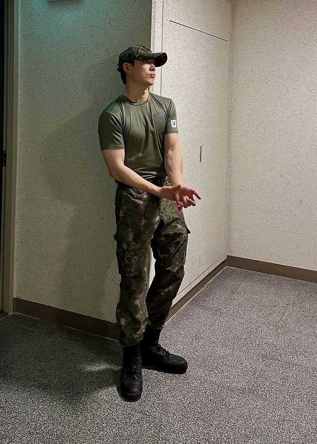 iKON BOBBY IS OFFICIALLY DISCHARGED TODAY!!! CONGRATULATIONS BOBBY! 🎉 

Thank you for your hard work and loyalty to the country🫡

WELCOME BACK BOBBY 
#LoyaltyToBOBBY <a href="/bobbyranika/">김지</a>