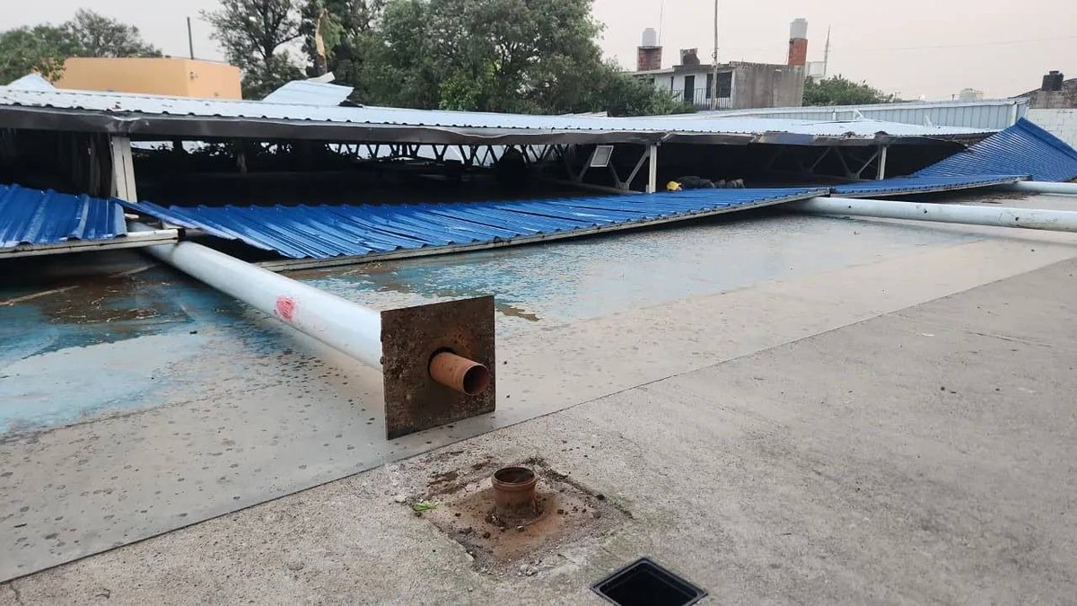 En los últimos días se desplomaron tinglados en polideportivos provinciales. No fue solo el viento: fue negligencia. Obras para la foto, sin controles reales.Las imágenes lo muestran con claridad. Es hora d q el Gobierno dé explicaciones. No se puede seguir mirando para otro lado