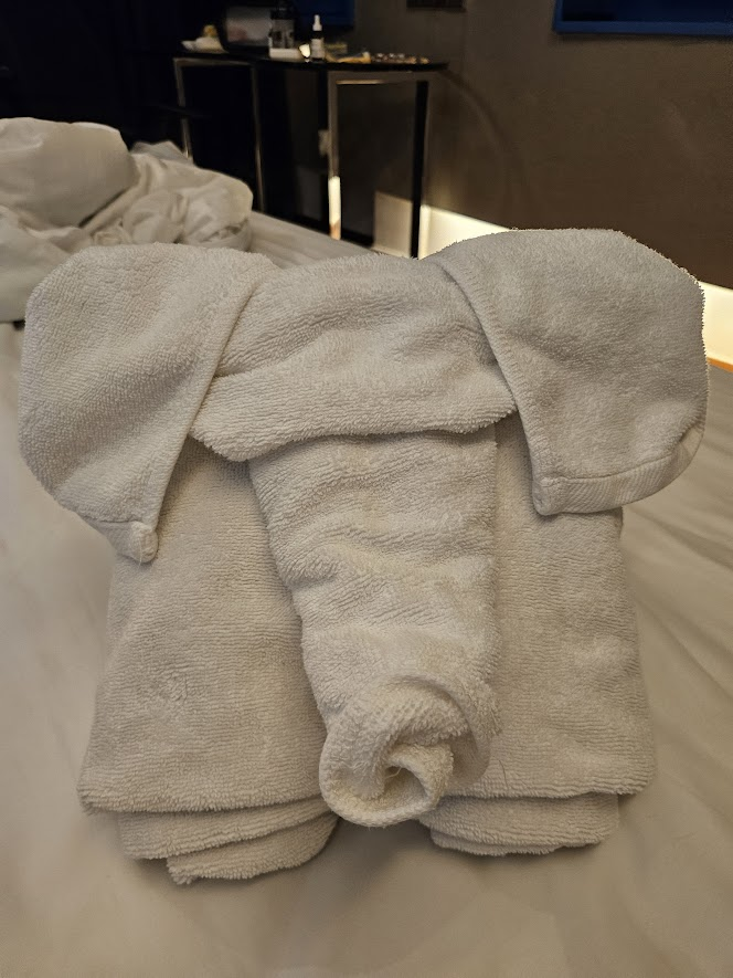 最後用我自己摺的大象 
為臨時說走就走的曼谷之旅畫下句點