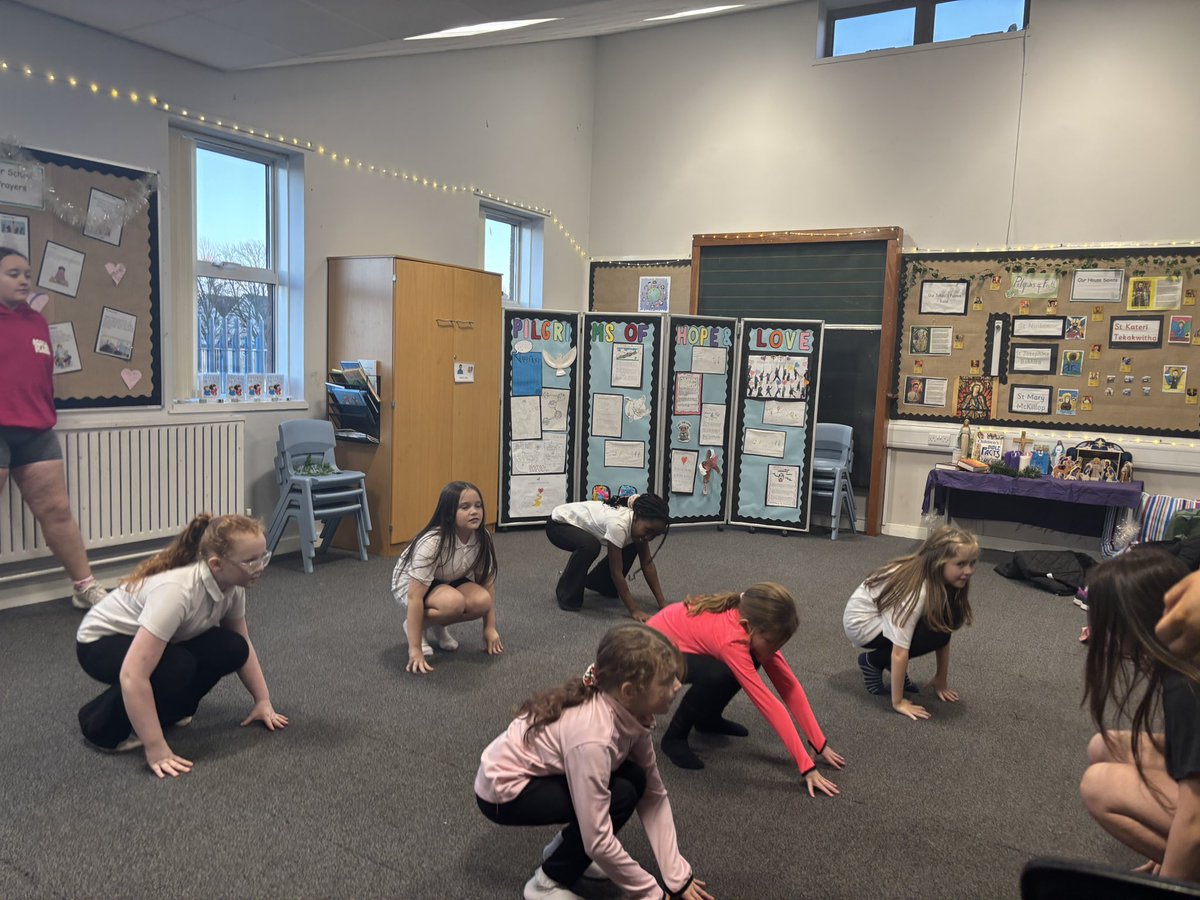 StJohnsPSAyr's tweet photo. So proud of our P7s who are leading an after school dance club supported by our @QMAOfficial work experience 5th year. 👏🏻 #LeadingLearning https://t.co/VeMlToEj6e