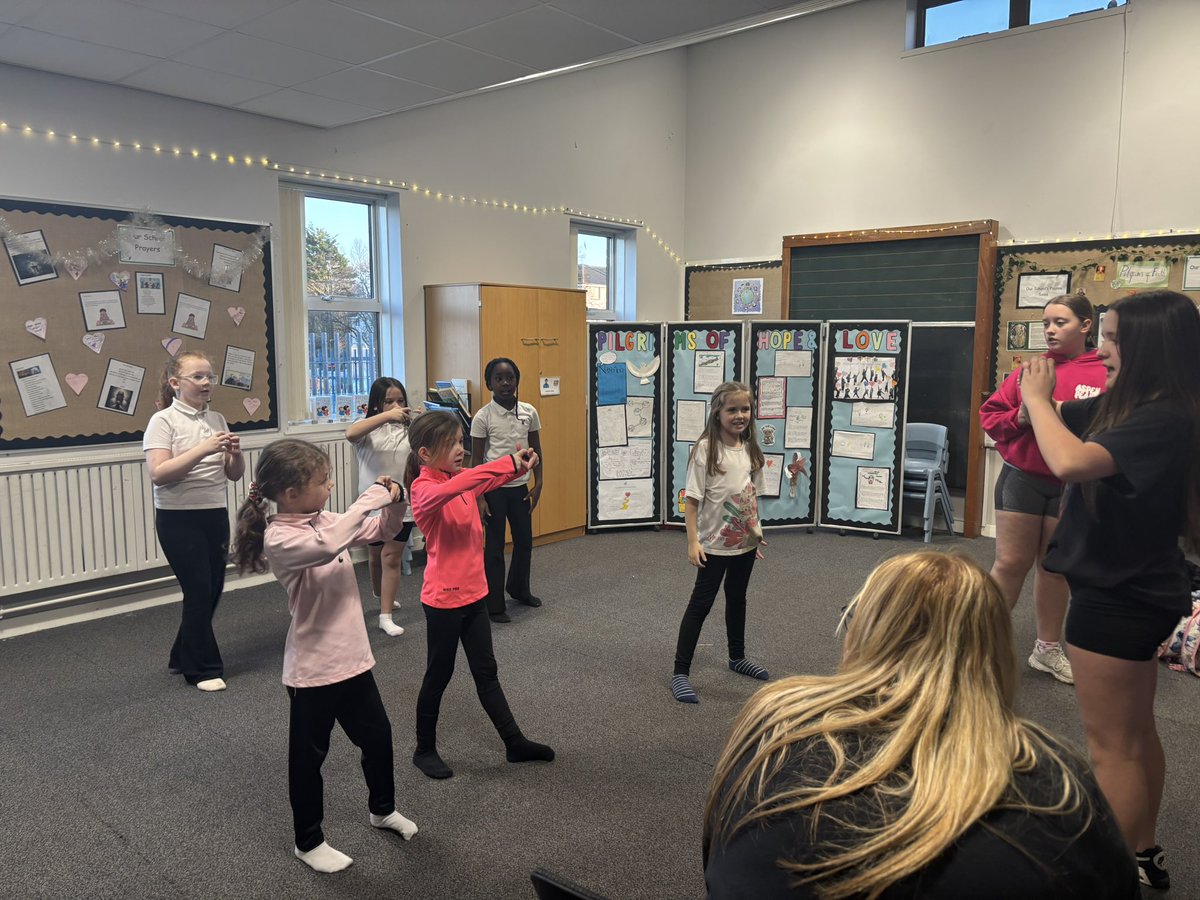 StJohnsPSAyr's tweet photo. So proud of our P7s who are leading an after school dance club supported by our @QMAOfficial work experience 5th year. 👏🏻 #LeadingLearning https://t.co/VeMlToEj6e