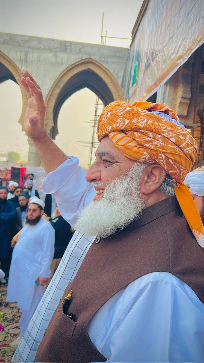 HameedDir_v's tweet photo. مولانا فضل الرحمان صاحب نے ہمیشہ اسلام کے دفاع میں اپنی آواز بلند کی ہے، اور #محافظ_ختم_نبوت_مولانا کی حیثیت میں ان کی جدوجہد ہماری رہنمائی کرتی ہے! https://t.co/RGjyOaZqMa