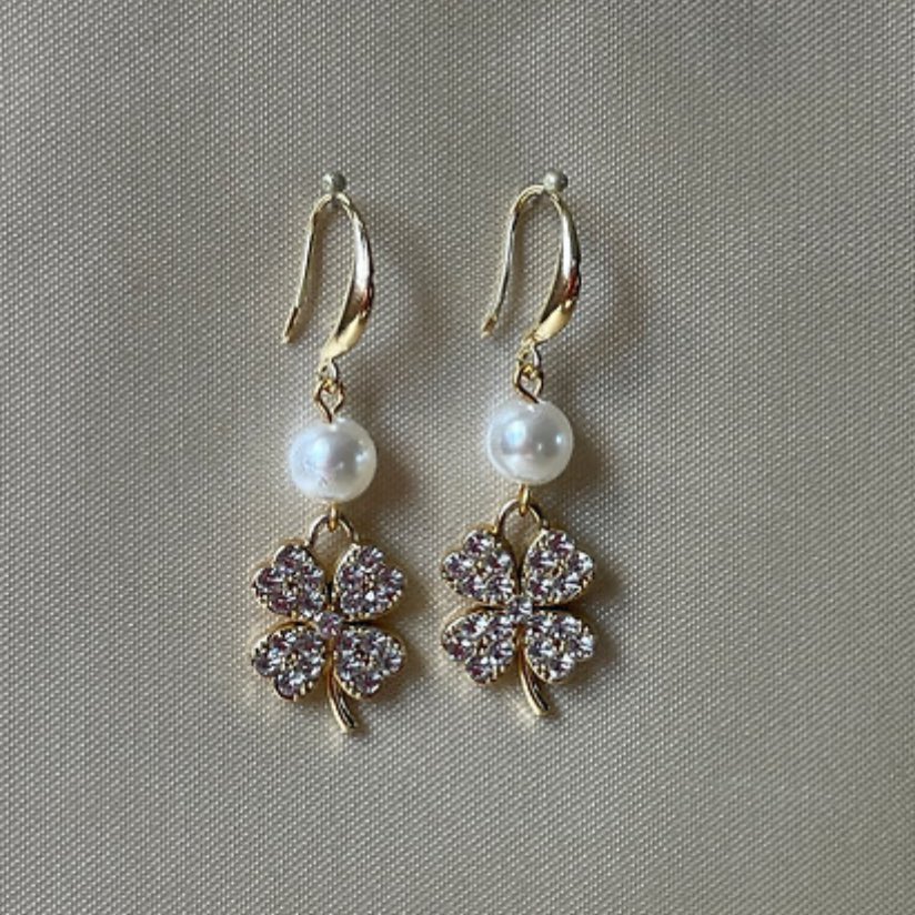 soft charms tweet media