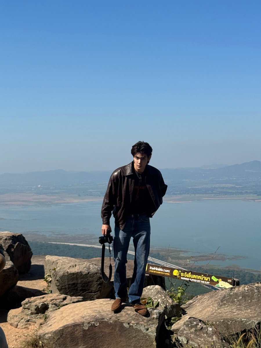 ChenRcj's tweet image. People act different online  , in real life everyone’s actually nice tho 😂