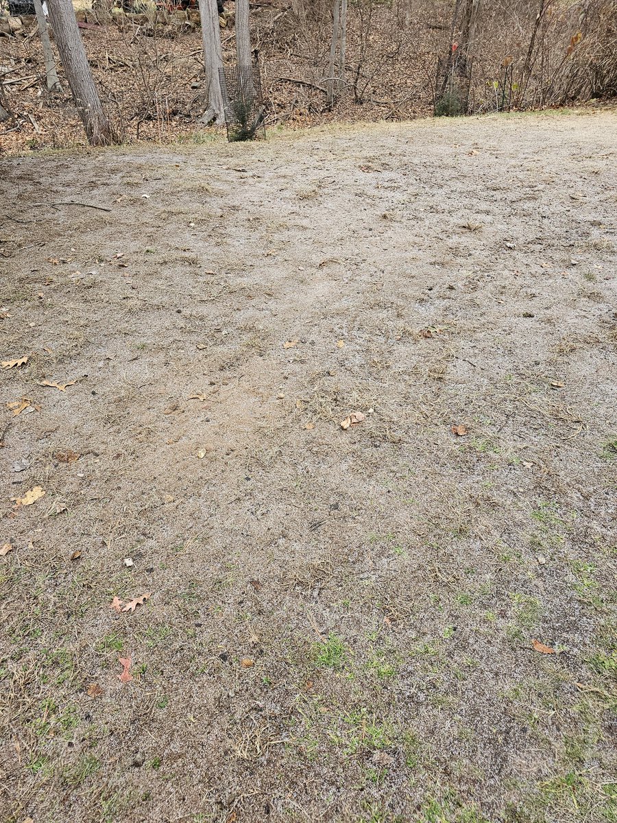 0x4D617263's tweet photo. @WX1BOX @NWSBoston Periods of light rain and a thin coating of ice on the ground and raised structures in East Hartford,  CT Spotter 20-619 https://t.co/hvFDmT7VJK