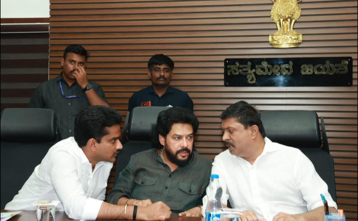 byrathi_suresh's tweet image. ಇಂದು ಬಳ್ಳಾರಿ ಜಿಲ್ಲೆಯ ಜಿಲ್ಲಾಧಿಕಾರಿಗಳ ಕಚೇರಿಯಲ್ಲಿ ನಗರಾಭಿವೃದ್ಧಿ ಕಾರ್ಯಗಳ ಪ್ರಗತಿ ಪರಿಶೀಲನೆ ಸಭೆ ನಡೆಸಲಾಯಿತು.

Chaired a review meeting at the Ballari DC Office to assess the progress of various urban development works.

#UrbanDevelopment #Ballari #ByrathiSuresh