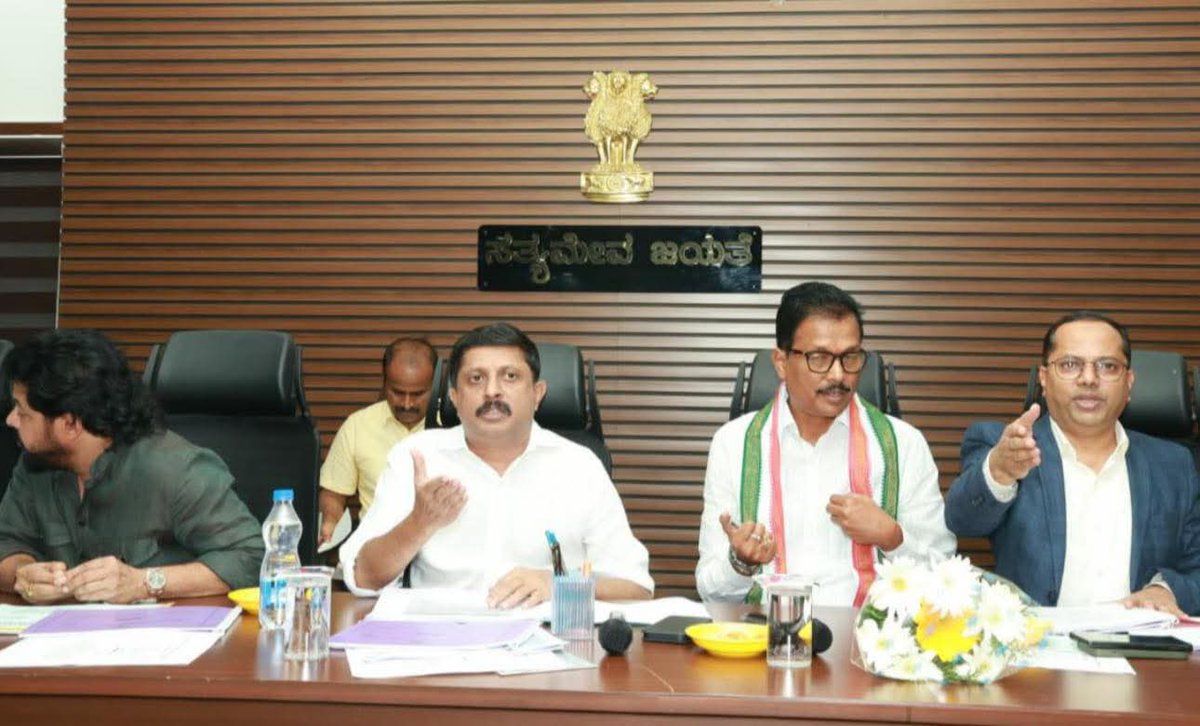 byrathi_suresh's tweet image. ಇಂದು ಬಳ್ಳಾರಿ ಜಿಲ್ಲೆಯ ಜಿಲ್ಲಾಧಿಕಾರಿಗಳ ಕಚೇರಿಯಲ್ಲಿ ನಗರಾಭಿವೃದ್ಧಿ ಕಾರ್ಯಗಳ ಪ್ರಗತಿ ಪರಿಶೀಲನೆ ಸಭೆ ನಡೆಸಲಾಯಿತು.

Chaired a review meeting at the Ballari DC Office to assess the progress of various urban development works.

#UrbanDevelopment #Ballari #ByrathiSuresh