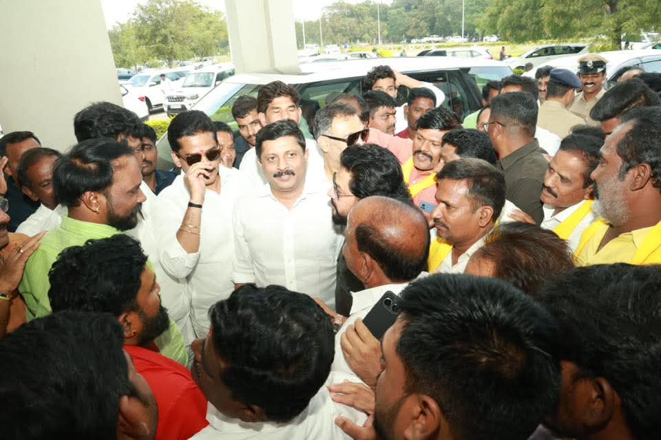 byrathi_suresh's tweet image. ಇಂದು ಬಳ್ಳಾರಿ ಜಿಲ್ಲೆಯ ಜಿಲ್ಲಾಧಿಕಾರಿಗಳ ಕಚೇರಿಯಲ್ಲಿ ನಗರಾಭಿವೃದ್ಧಿ ಕಾರ್ಯಗಳ ಪ್ರಗತಿ ಪರಿಶೀಲನೆ ಸಭೆ ನಡೆಸಲಾಯಿತು.

Chaired a review meeting at the Ballari DC Office to assess the progress of various urban development works.

#UrbanDevelopment #Ballari #ByrathiSuresh