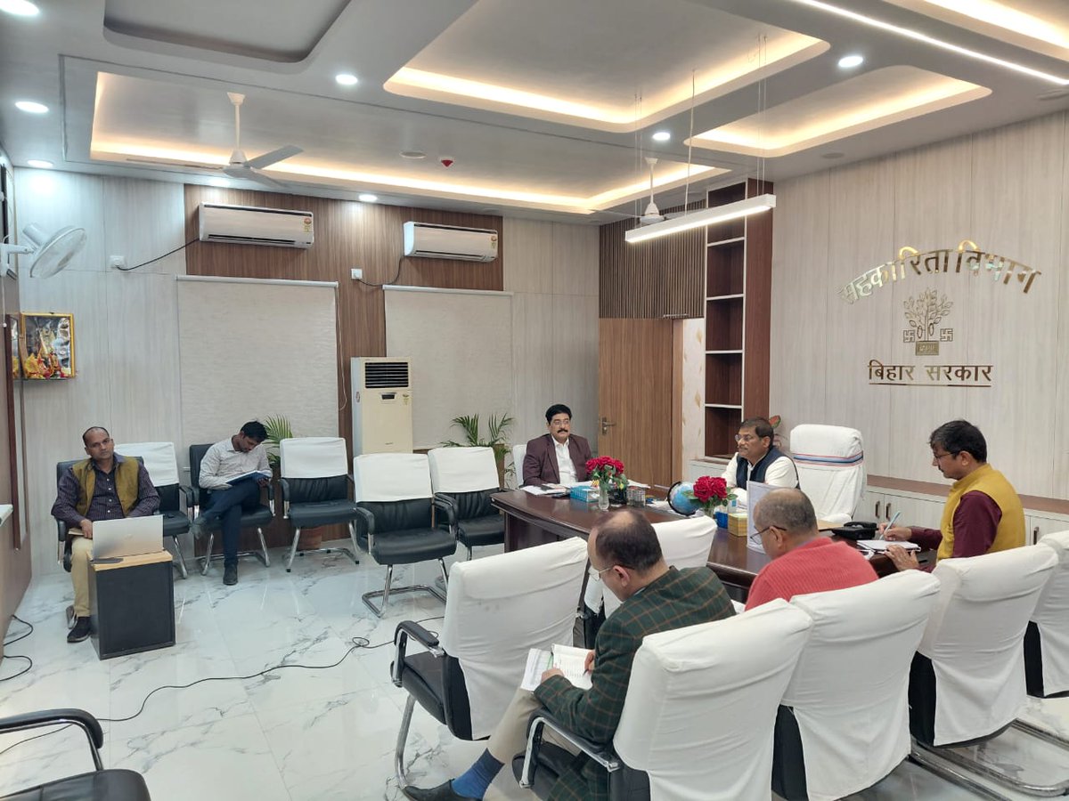 DeptCooperative's tweet image. आज दिनांक 02.12.2025 को माननीय मंत्री, सहकारिता विभाग डॉ० प्रमोद कुमार ने धान अधिप्रापति प्रगति की प्रमंडलवार समीक्षा के क्रम में दरभंगा, सारण एवं कोशी प्रमंडलों के जिलों की उच्चस्तरीय समीक्षा करते हुए आवश्यक निर्देश दिया। (1/2)
@MLCBJPPramod
@IPRDBihar
#paddy