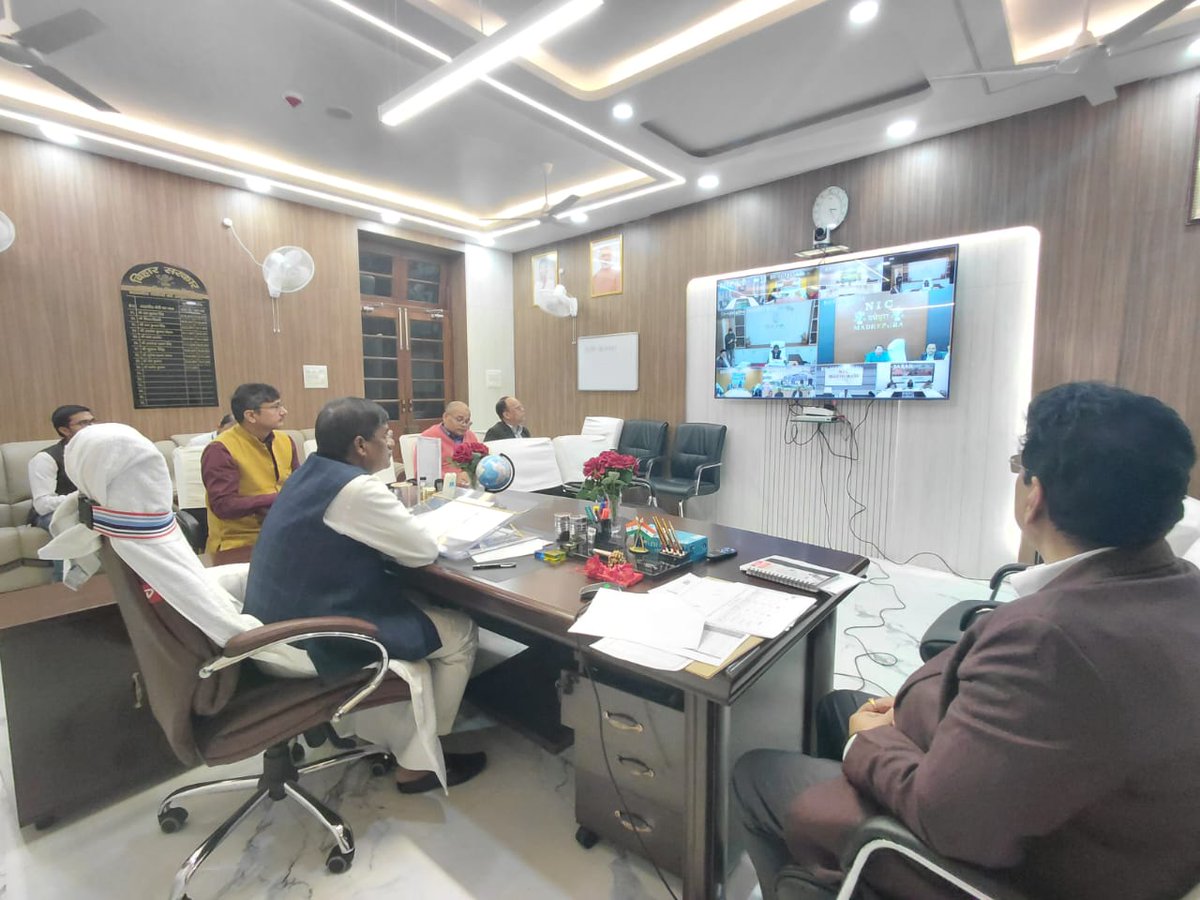 DeptCooperative's tweet image. आज दिनांक 02.12.2025 को माननीय मंत्री, सहकारिता विभाग डॉ० प्रमोद कुमार ने धान अधिप्रापति प्रगति की प्रमंडलवार समीक्षा के क्रम में दरभंगा, सारण एवं कोशी प्रमंडलों के जिलों की उच्चस्तरीय समीक्षा करते हुए आवश्यक निर्देश दिया। (1/2)
@MLCBJPPramod
@IPRDBihar
#paddy