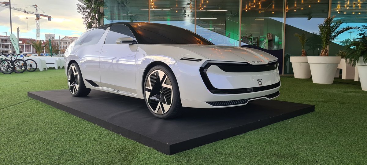 MttRbnsn's tweet photo. The other car to drive was the @SKODAUK_Media #VisionO #concept #car. Not the one on a plinth here, but one round the corner for a brief go.

Driving impressions again embargoed, although not as long as the #Fabia 130. Basically, this previews a possible #EV #Octavia for 2030... https://t.co/2hpfkao2BR