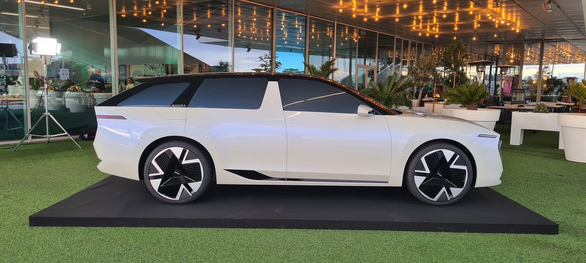 MttRbnsn's tweet photo. The other car to drive was the @SKODAUK_Media #VisionO #concept #car. Not the one on a plinth here, but one round the corner for a brief go.

Driving impressions again embargoed, although not as long as the #Fabia 130. Basically, this previews a possible #EV #Octavia for 2030... https://t.co/2hpfkao2BR